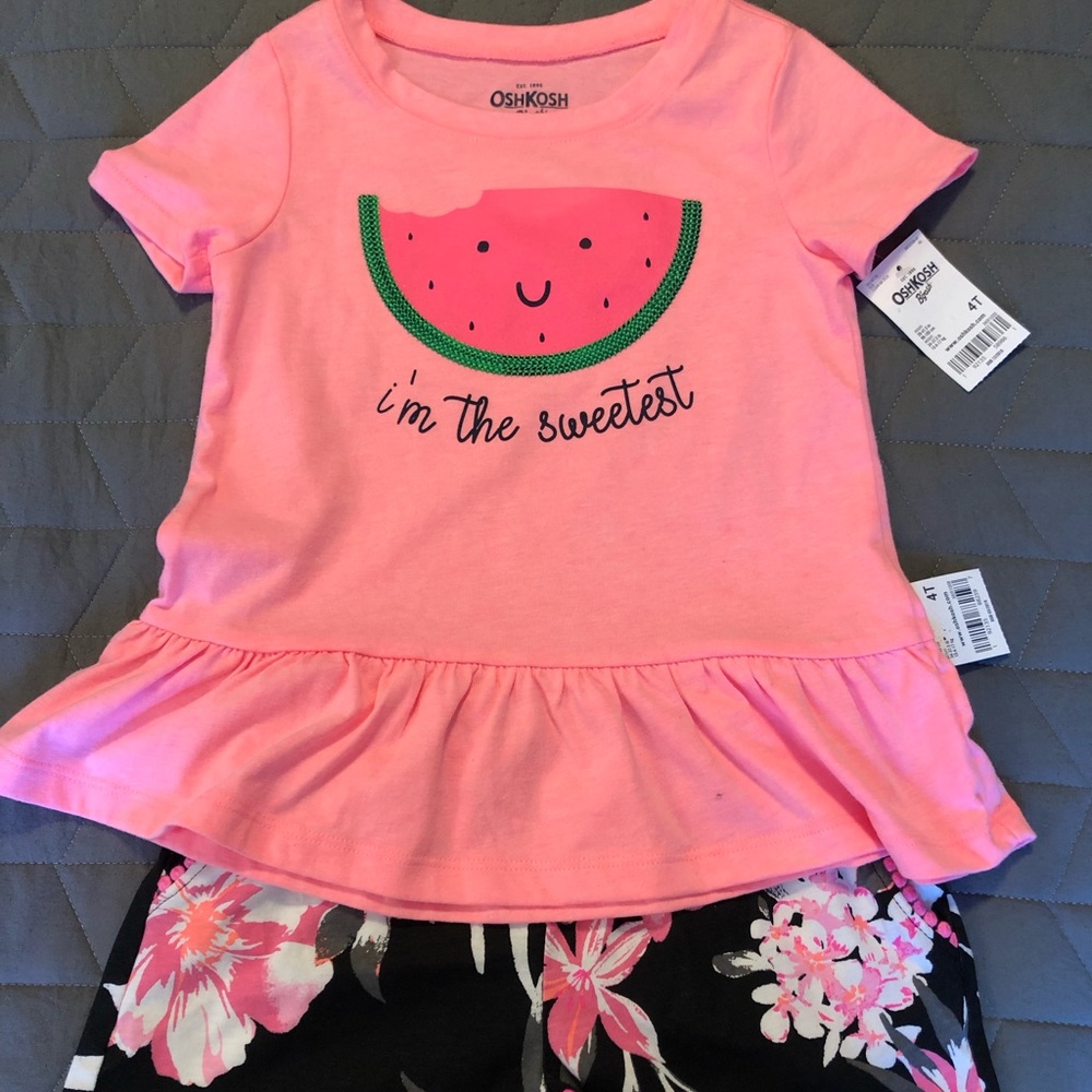 New OshKosh set for girls shorts and shirt